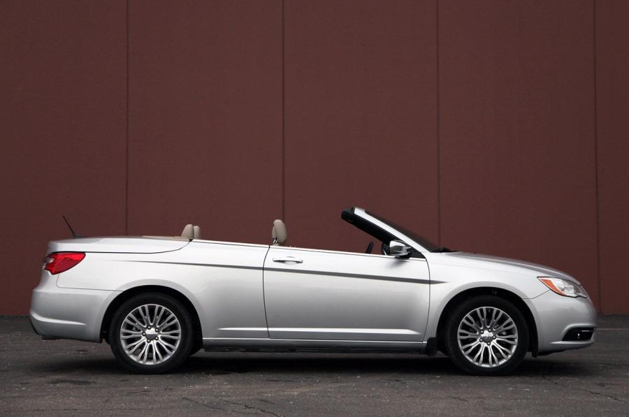  Chrysler 200 Convertible 2011 года  (фото 26 из 73)